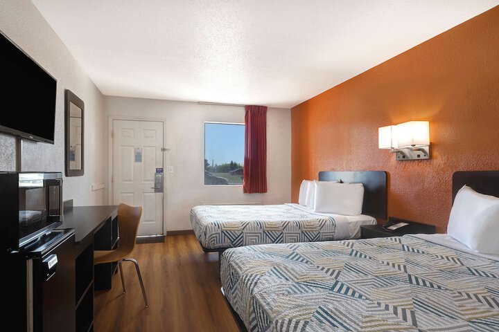 2 Queen Beds Micfridge (5 of 9)