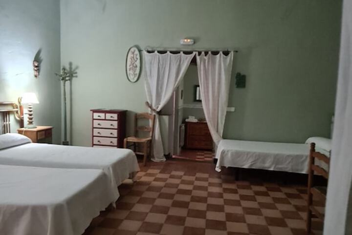 Room 18 of 80