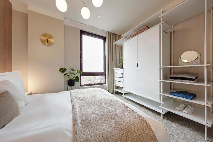 Room 9 of 10