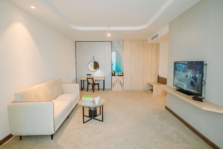 Room 13 of 28