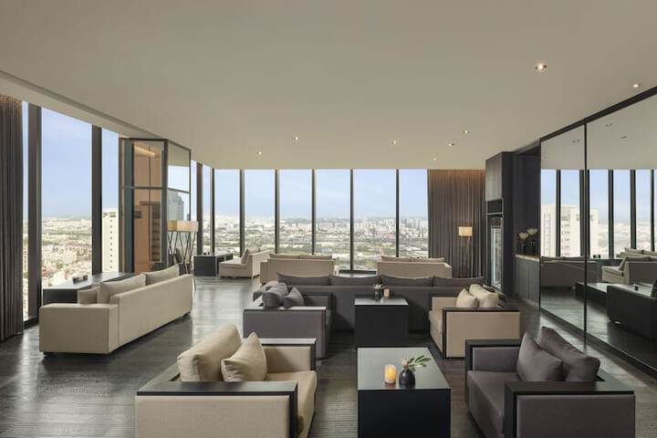 Lounge 37 of 42