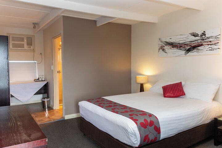 Room 10 of 65