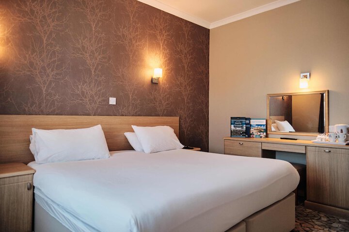Room 32 of 85