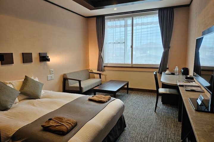Room 27 of 48
