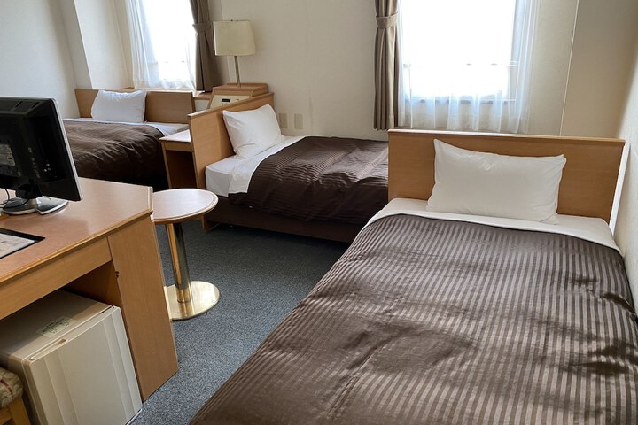 Room 10 of 99