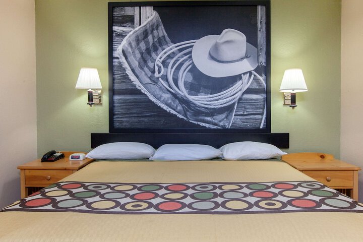 1 King Bed (9 of 10)