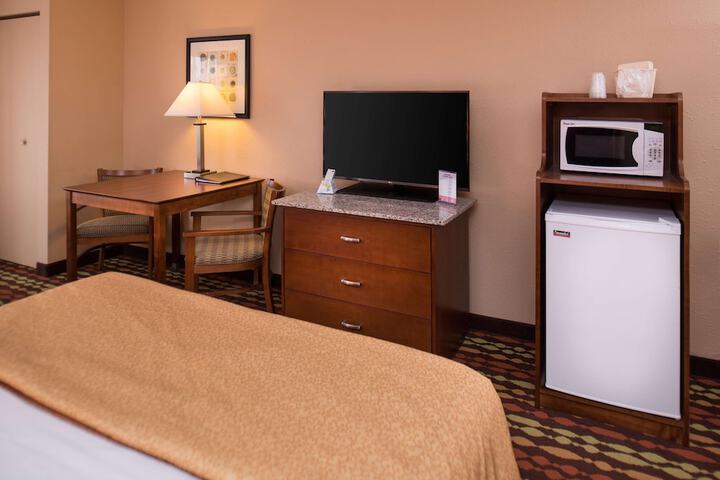 Room 33 of 82