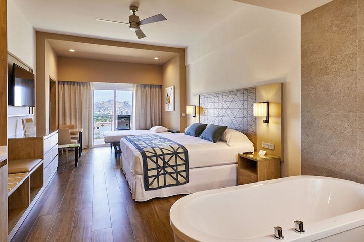 Room 16 of 120