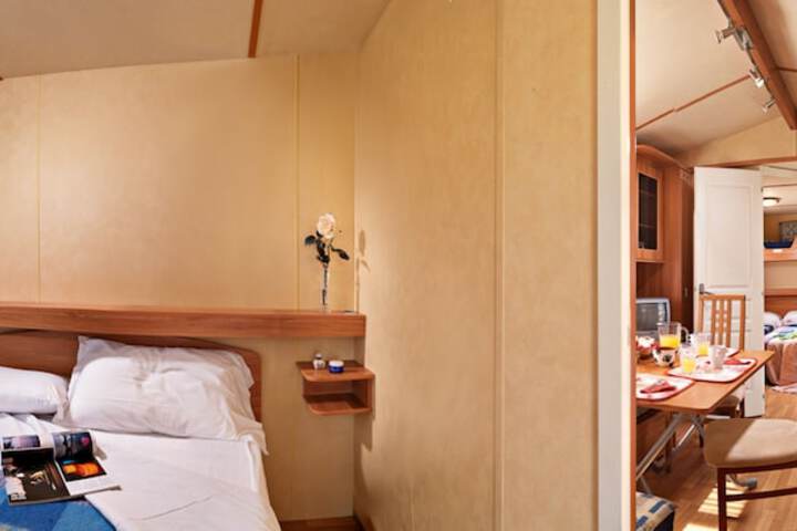 Room 18 of 173