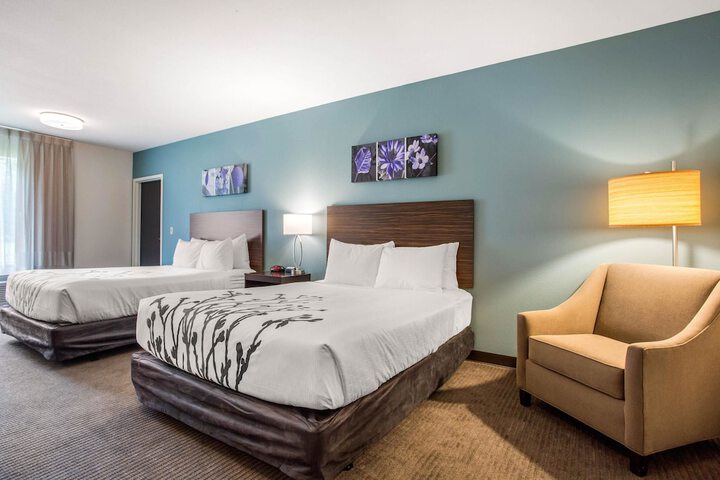 2 Queen Beds (1 of 14)
