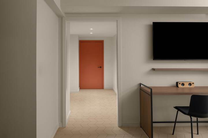 Room 22 of 104