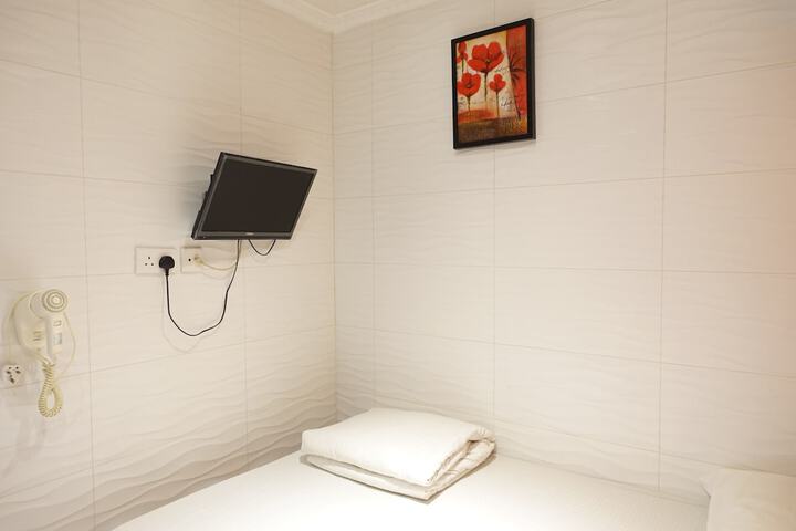 Room 2 of 34