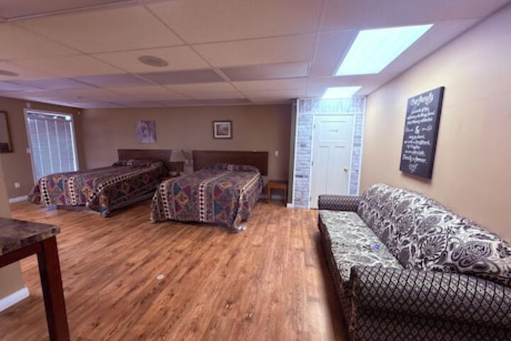 Room 8 of 12