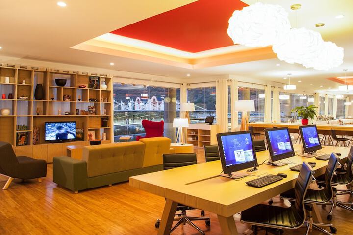 Business Center 33 of 43