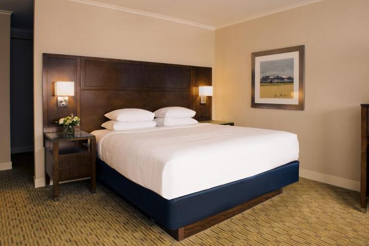 1 King Bed (2 of 6)