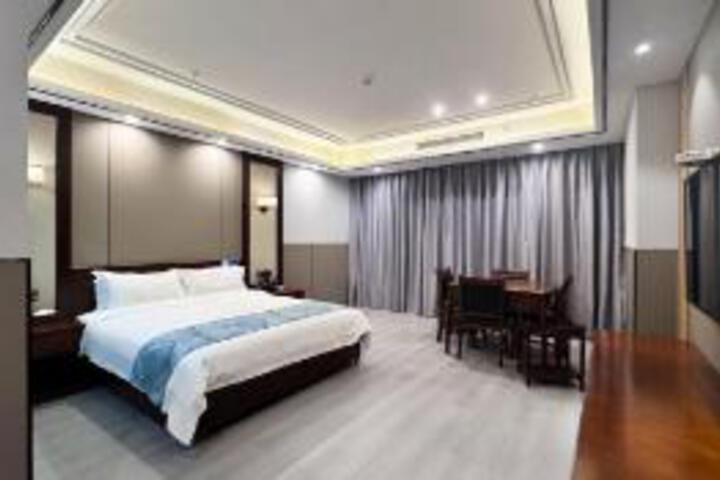 Room 7 of 9