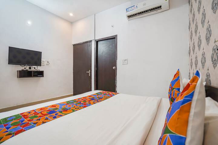 Room 9 of 23