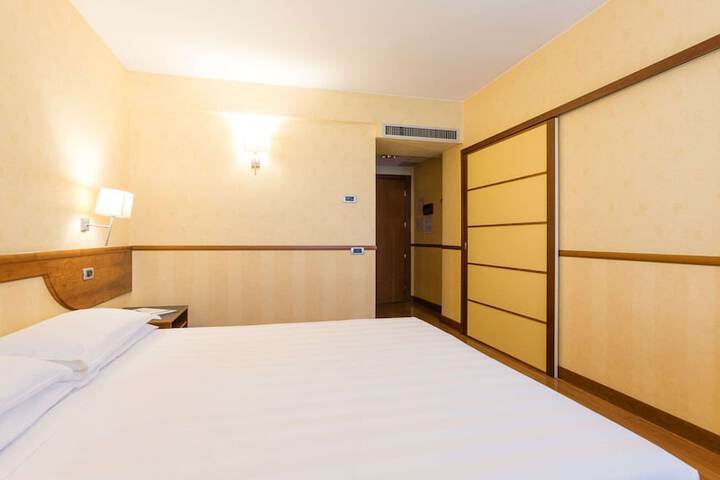 Room 26 of 80