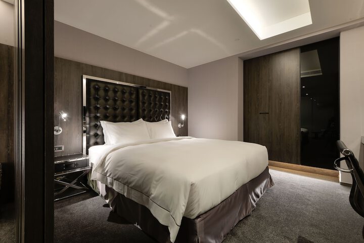 Room 13 of 82