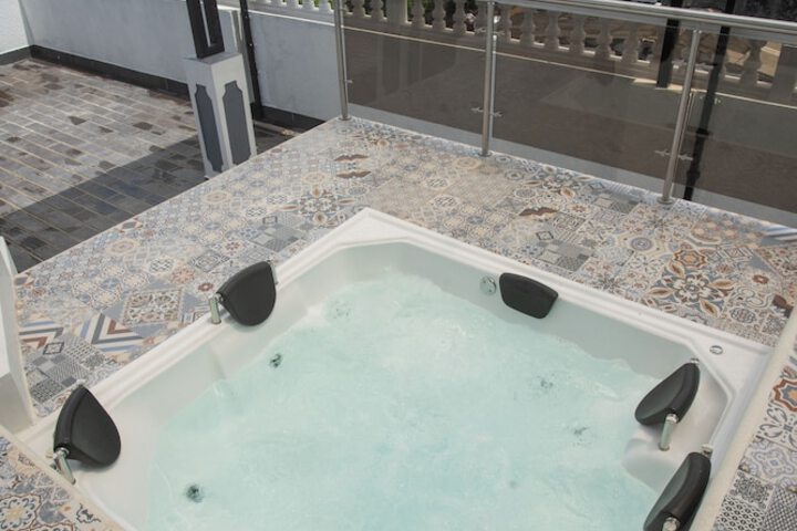 Hot Tub 61 of 76