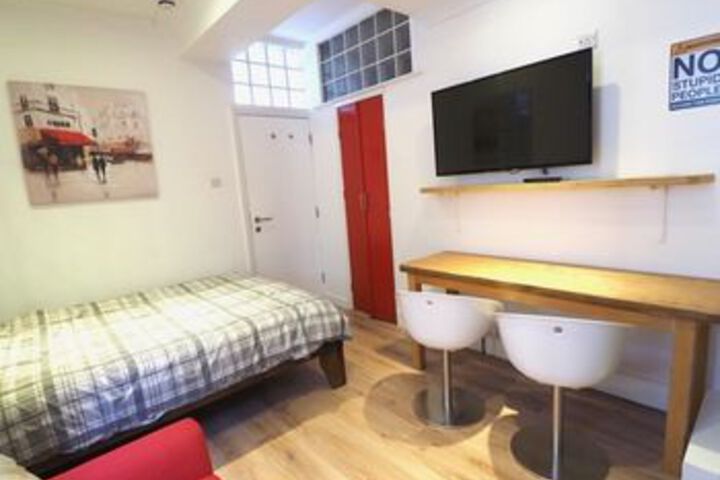 Room 28 of 96