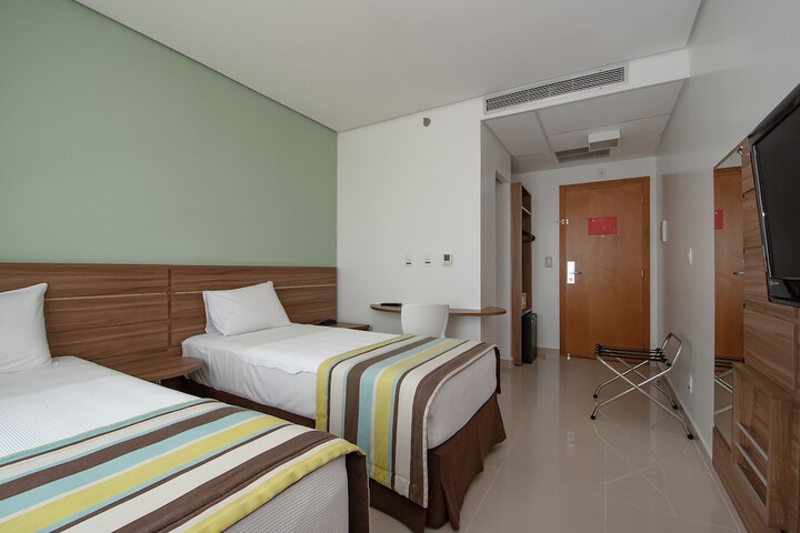 Room 11 of 34