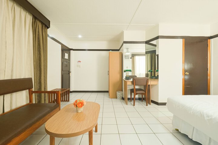 Room 4 of 62