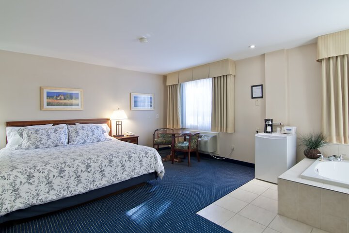 1 King Bed (4 of 14)