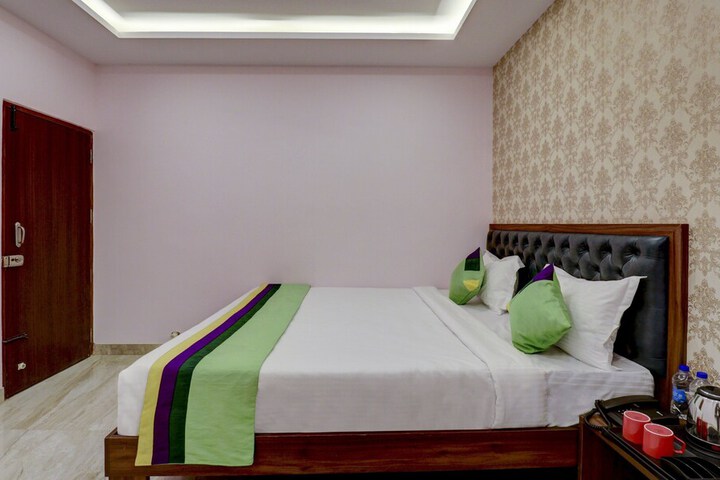 Room 9 of 26