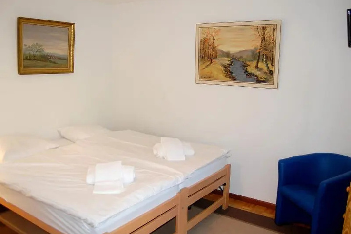 Room 3 of 21