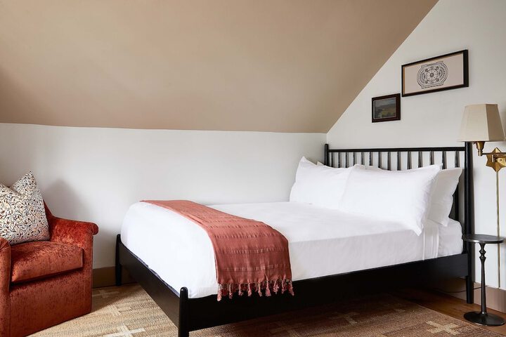 Room 10 of 34
