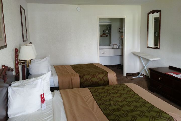 2 Double Beds (13 of 16)