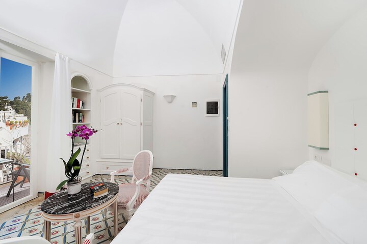 Room 49 of 98