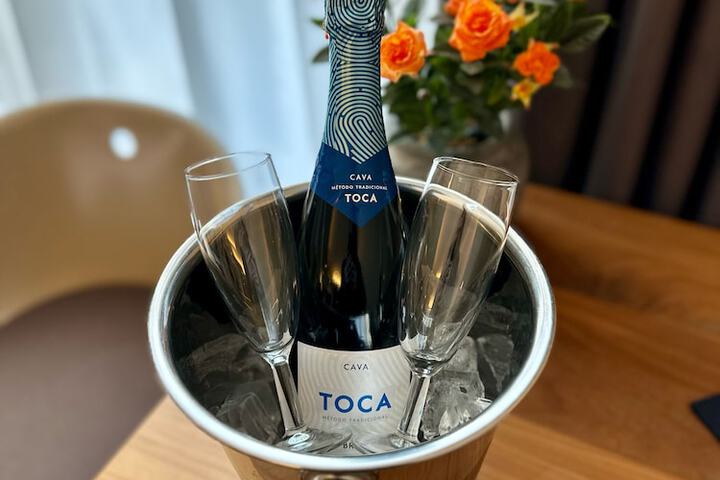 Champagne service