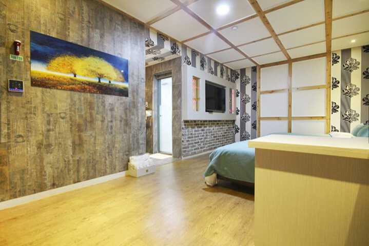 Room 42 of 48