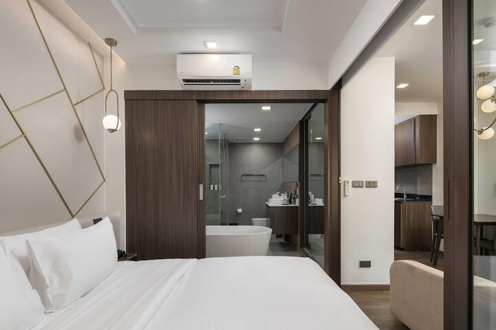 Room 42 of 151