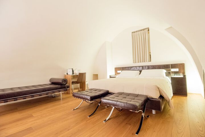 Room 8 of 34