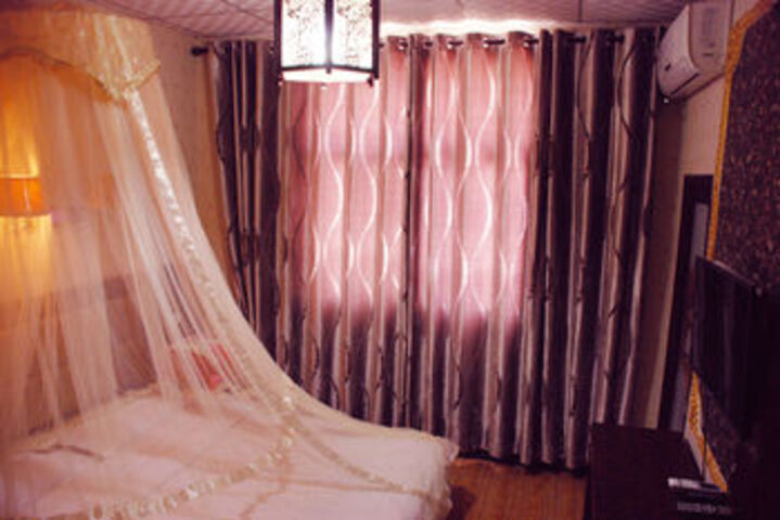 Room 10 of 30