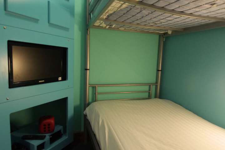 Room 42 of 95
