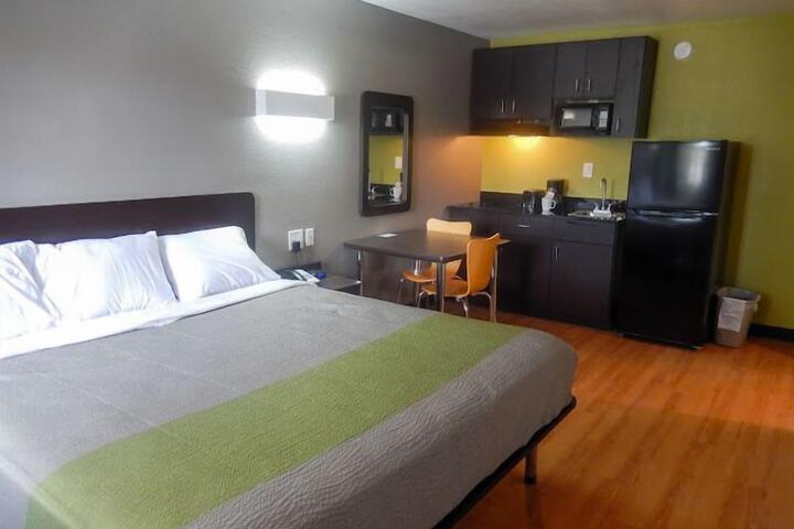 Room 5 of 7