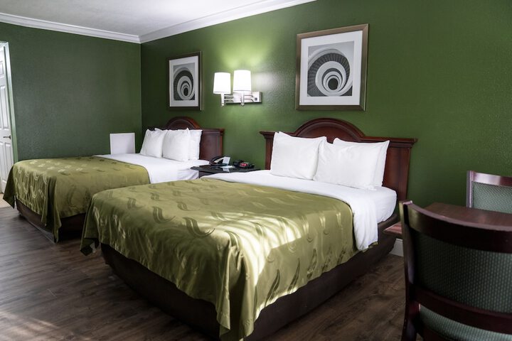 2 Queen Beds (4 of 6)