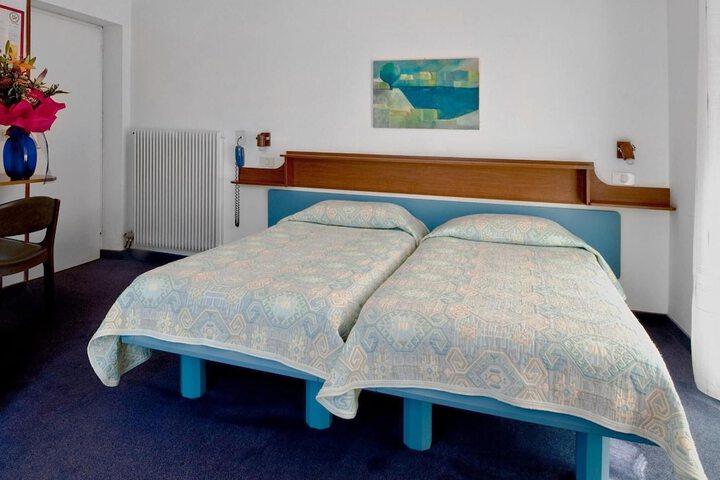 Room 9 of 44