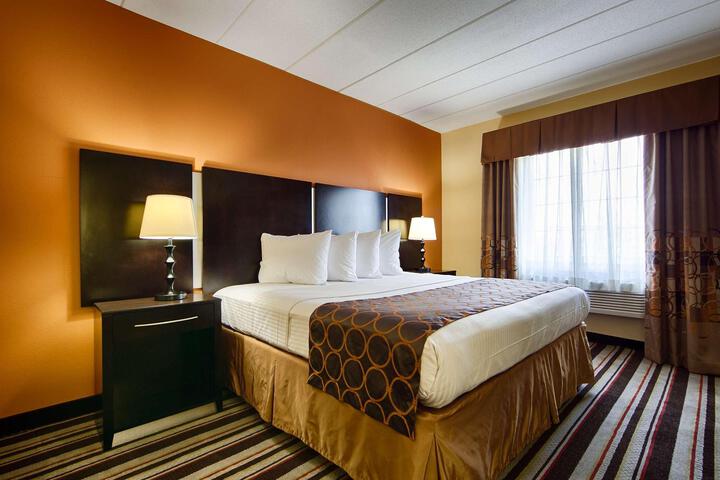 1 King Bed Microwave, Refrigerator High Speed Internet Accessible Full Breakfast (2 of 7)