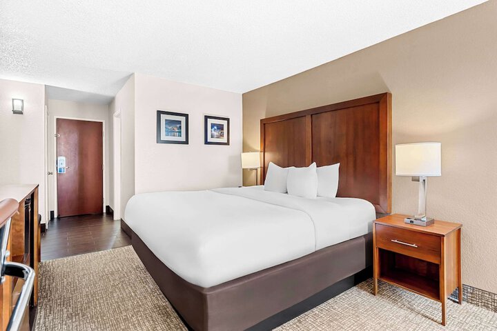 1 King Bed (11 of 12)