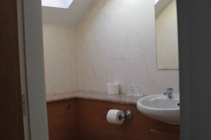 Room 7 of 16