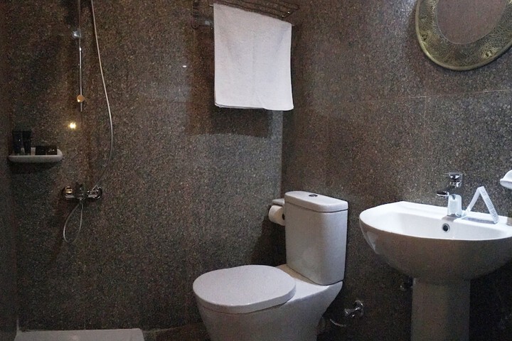 Room 118 of 193
