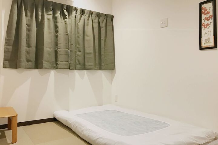 Room 12 of 27