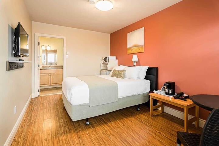 Room 2 of 8