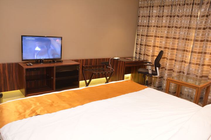 Room 17 of 29