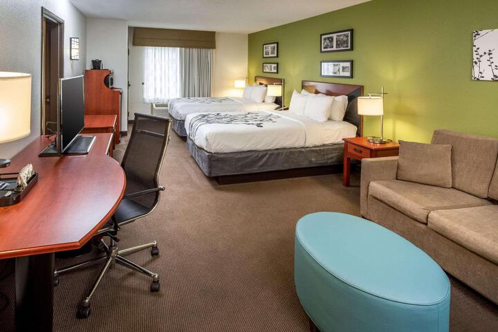 Queen Bed Accessible (7 of 14)